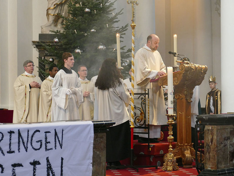 Aussendung der Sternsinger im Hohen Dom zu Fulda (Foto: Karl-Franz Thiede)